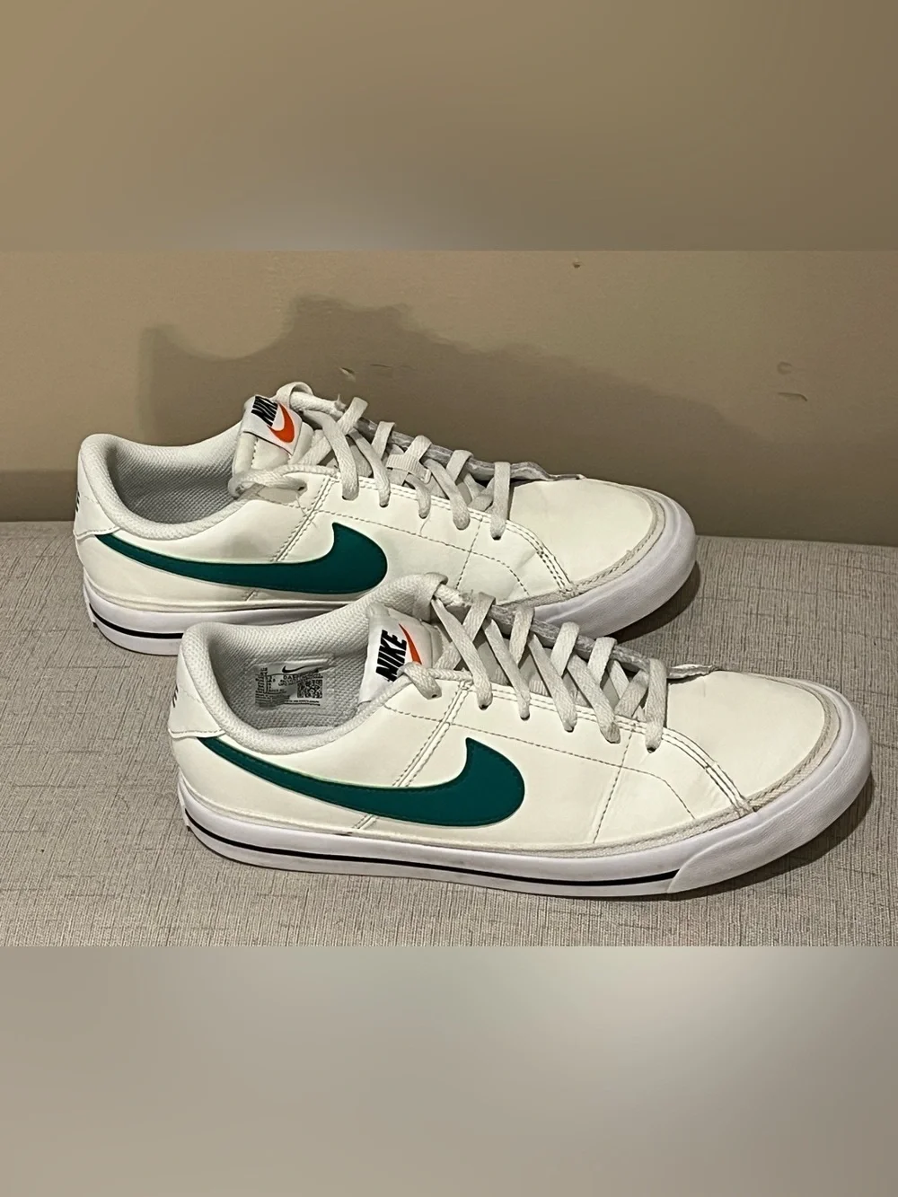 Kids Nike White Leather Sneakers with Dark Green Swoosh, size 6Y